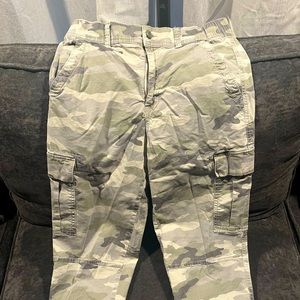 American Eagle Camo Joggers size 8 short